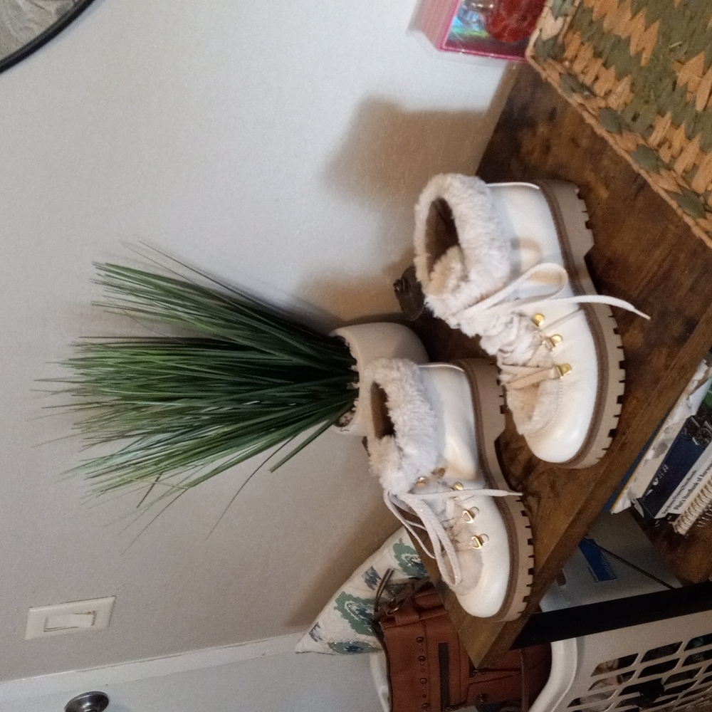 Womens White Boots - Picture 4 of 4